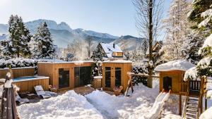 Cảnh núi rừng hoặc tầm nhìn ra núi từ khách sạn căn hộ