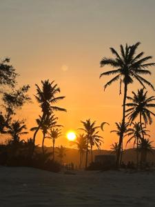 Solopgangen eller solnedgangen set fra lejligheden
