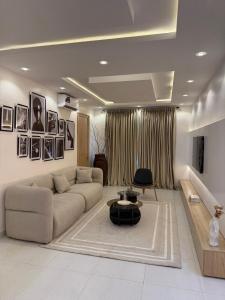 Гостиная зона в Hugs Luxury Apartments