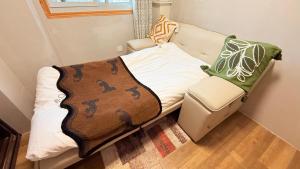 Postel nebo postele na pokoji v ubytování Jiangnanli Chinese-style Rooftop Garden Suite, Hanshan Temple Branch