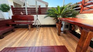 Posezení v ubytování Jiangnanli Chinese-style Rooftop Garden Suite, Hanshan Temple Branch + 2 fotografie