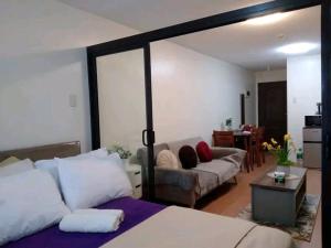 Ένα ή περισσότερα κρεβάτια σε δωμάτιο στο B4B staycation one oasis cdo