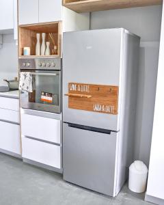 Kuchyň nebo kuchyňský kout v ubytování Azure Escape- La Mercy B&B