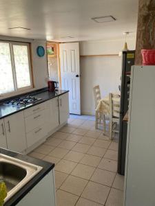 Kuchyň nebo kuchyňský kout v ubytování Departamento viña del mar cercano a mall y playa