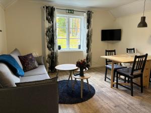 Μια τηλεόραση ή/και κέντρο ψυχαγωγίας στο Fjällägenhet i Huså byskola