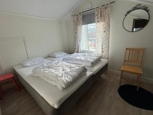 Ένα ή περισσότερα κρεβάτια σε δωμάτιο στο Fjällägenhet i Huså byskola