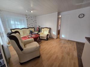 a living room with two chairs and a table at Ferienhaus Alla, Neeberg/Usedom in Neeberg +10 photos