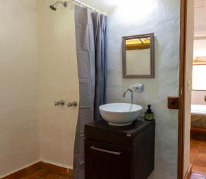 Ένα μπάνιο στο La Agustina, cabaña en la naturaleza de Barichara