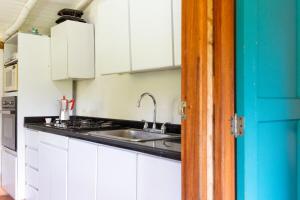 Η κουζίνα ή μικρή κουζίνα στο La Agustina, cabaña en la naturaleza de Barichara