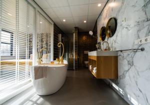 Koupelna v ubytování Hotel Wander