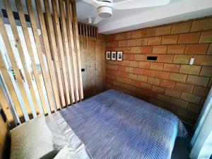 En eller flere senge i et værelse på Viviendas El Tiburón + 51 billeder