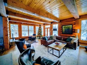 Χώρος καθιστικού στο Tremblant Mountain Chalets