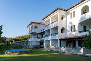 Bazén v ubytování Villa Spartias nebo v jeho okolí