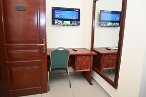 Μια τηλεόραση ή/και κέντρο ψυχαγωγίας στο Hôtel Santa Lucia +15 φωτογραφίες