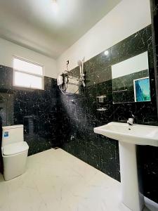 Ένα μπάνιο στο Chami's Home Stay