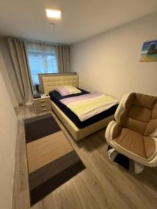 Postel nebo postele na pokoji v ubytování NEON Apartements