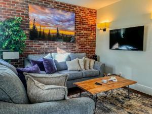 Μια τηλεόραση ή/και κέντρο ψυχαγωγίας στο 9 Min Walk to Pearl Street - Downtown Boulder