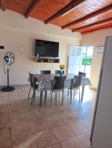 TV/trung tâm giải trí tại Alojamiento Los Imigrantes