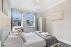 Giường trong phòng chung tại The Nook - North East Escapes