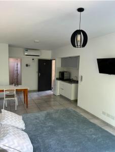 Η κουζίνα ή μικρή κουζίνα στο Monoambiente Hospital Italiano