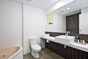 Et badeværelse på Bay View Ocean Breeze