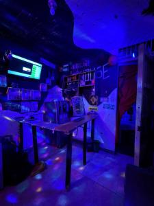 Oaspeți care stau la Red House