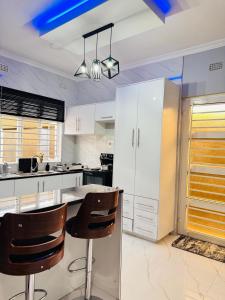 Η κουζίνα ή μικρή κουζίνα στο Chipangano Apartments