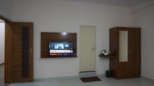 TV a/nebo společenská místnost v ubytování D D Luxury Inn + 56 fotografií