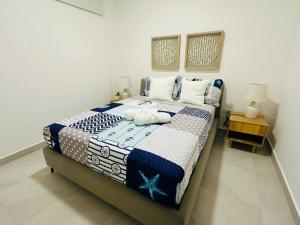 Postel nebo postele na pokoji v ubytování Modern 2-BR Apartment Facing the Pool