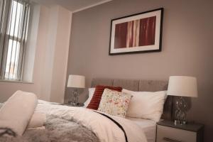 Postel nebo postele na pokoji v ubytování Hull Central Comfort