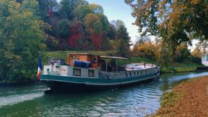 Φυσικό τοπίο κοντά σε αυτό το πλωτό κατάλυμα