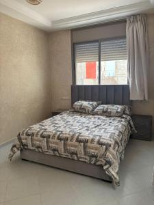 Giường trong phòng chung tại Ber appartement