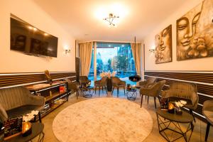 a living room with chairs and a table at City Hotel Mercator in Frankfurt