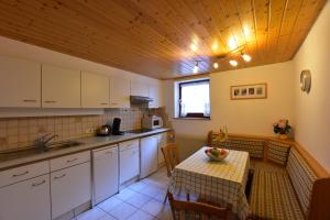 Η κουζίνα ή μικρή κουζίνα στο Schwarzwaldhaus Simmelehof