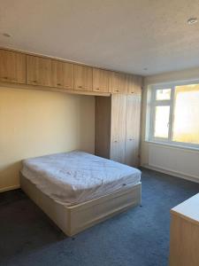 Φωτογραφία από το άλμπουμ του 4 Bedroom House available for room letting στο Λούτον