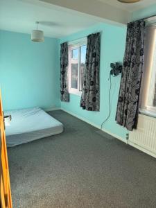 Φωτογραφία από το άλμπουμ του 4 Bedroom House available for room letting στο Λούτον