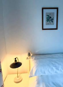 En eller flere senge i et værelse på Cultra Lodge + 2 billeder