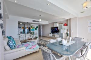 a living room with a table and a couch at Las Olas, Juan Dolio 2bed2bath Condo in Guayacanes