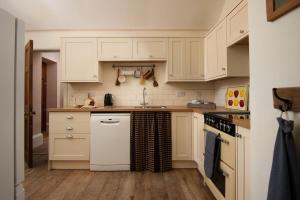 Kuchyň nebo kuchyňský kout v ubytování Little Birks + 9 fotografií