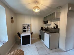 a kitchen with white appliances and a ceiling at L'annexe in Venouse +2 photos