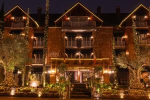 Το κτήριο όπου στεγάζεται το ξενοδοχείο