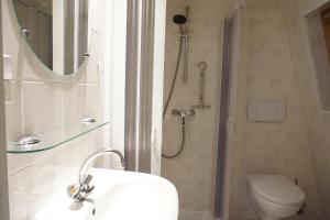 a bathroom with a shower and a sink and a toilet at Kustverhuur, Park Schoneveld, Zeester 38 in Breskens +9 photos