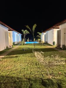 Бассейн в Road House Resort или поблизости