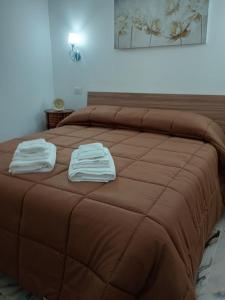 En eller flere senge i et værelse på LETIZIA'S HOME Caserta