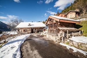 En generel udsigt til bjerge eller udsigt til bjerge taget fra chaletet