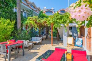 Сад в YENI DOGA HOTEL