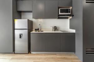 Køkken eller tekøkken på Apartaestudio Moderno en Edificio TEIK, Centro Internacional Bogotá, Self Check-in y Ubicación Premium