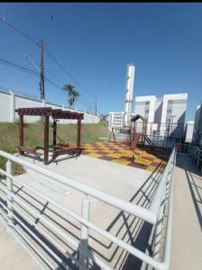 マナウスにあるsmart torquatoのピクニックテーブル、ベンチ付