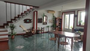 Posezení v ubytování Woodpecker Backpacker Hostel