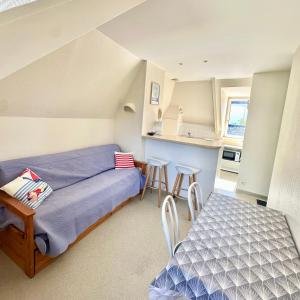 a bedroom with a bed and a table and chairs at Résidence du Parad'Ice in Dinard
